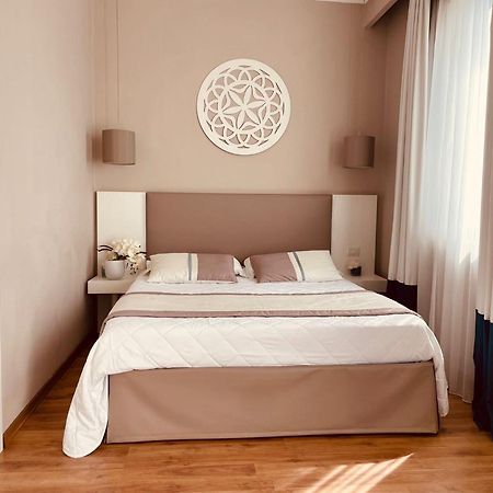Hotel Mediterraneo Lido di Latina Esterno foto
