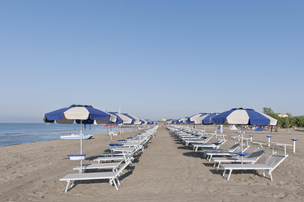 Hotel Mediterraneo Lido di Latina Esterno foto