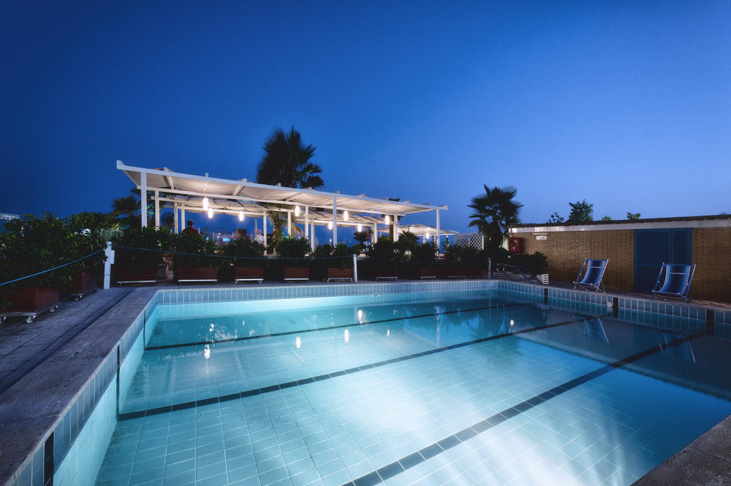 Hotel Mediterraneo Lido di Latina Esterno foto