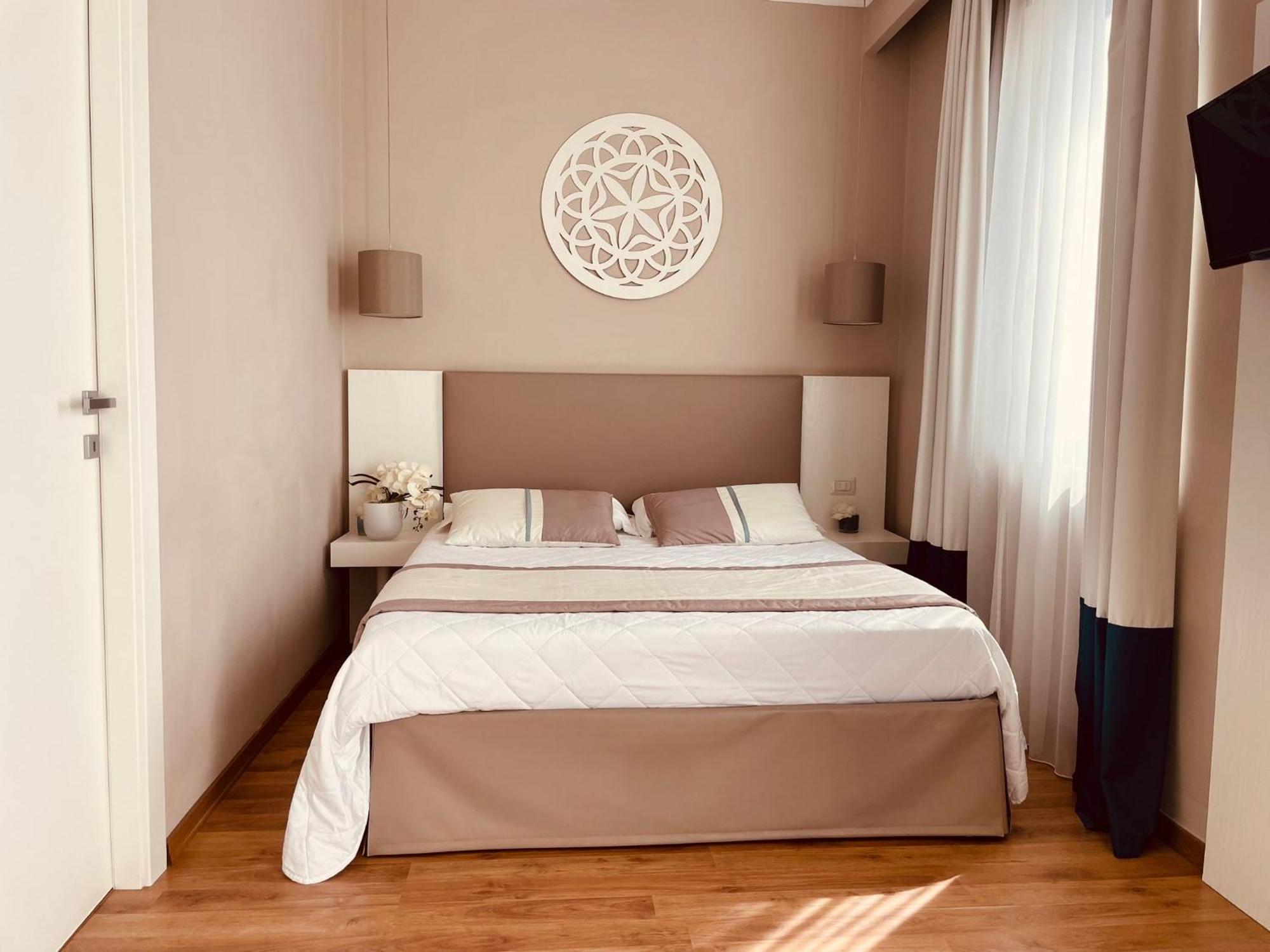 Hotel Mediterraneo Lido di Latina Esterno foto
